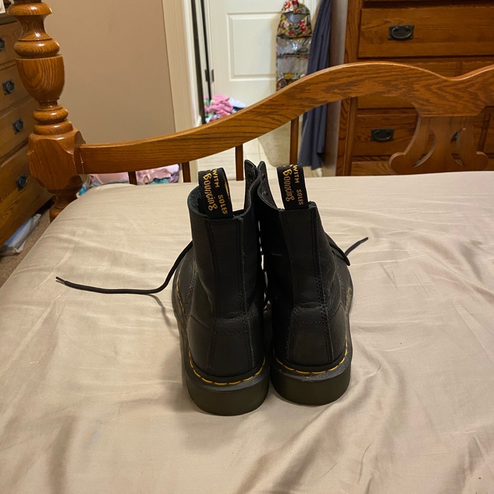 Dr. Martins size 8 woman’s black hiking boots EUC